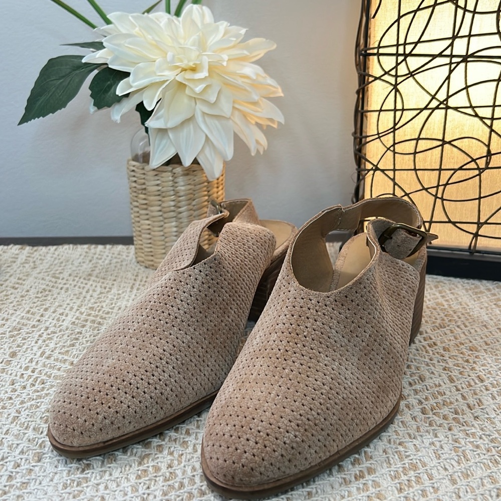 NWOB Lucky Brand Tan Suede Slingback Mules 9.5M